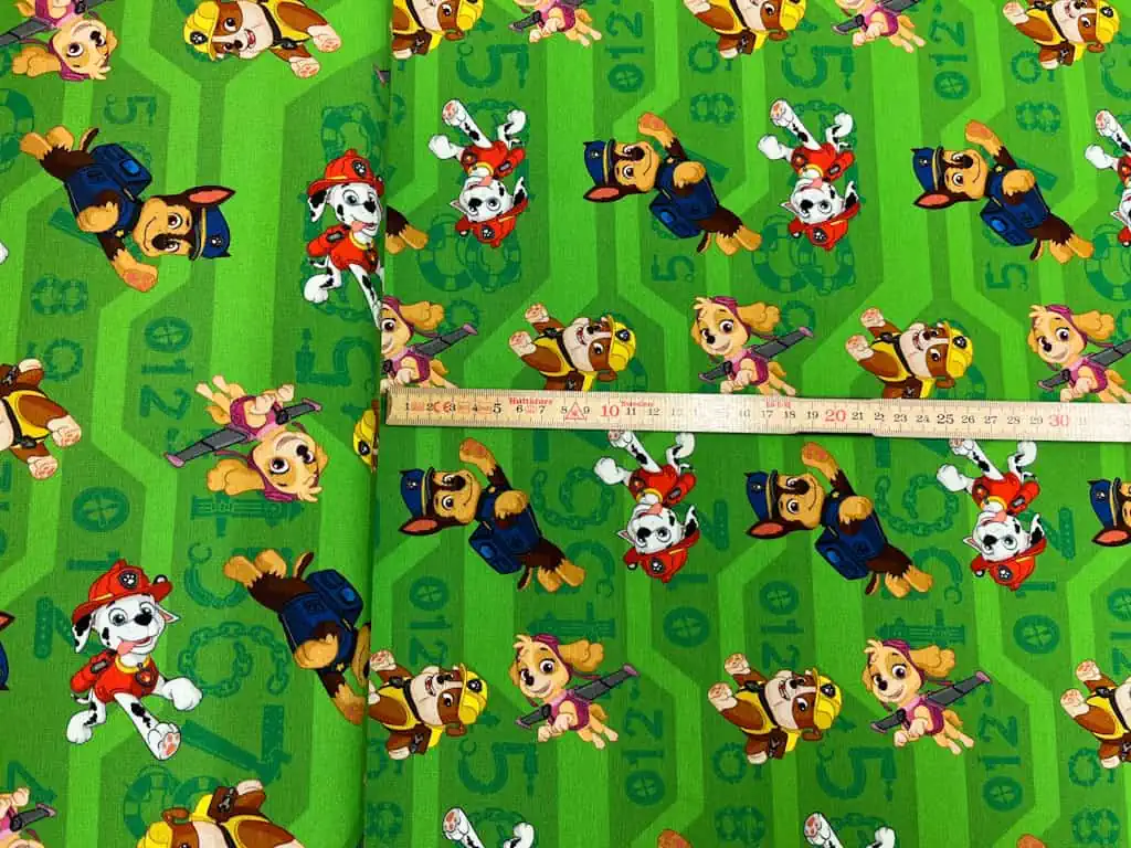 Jersey Paw Patrol springende Hunde auf grün